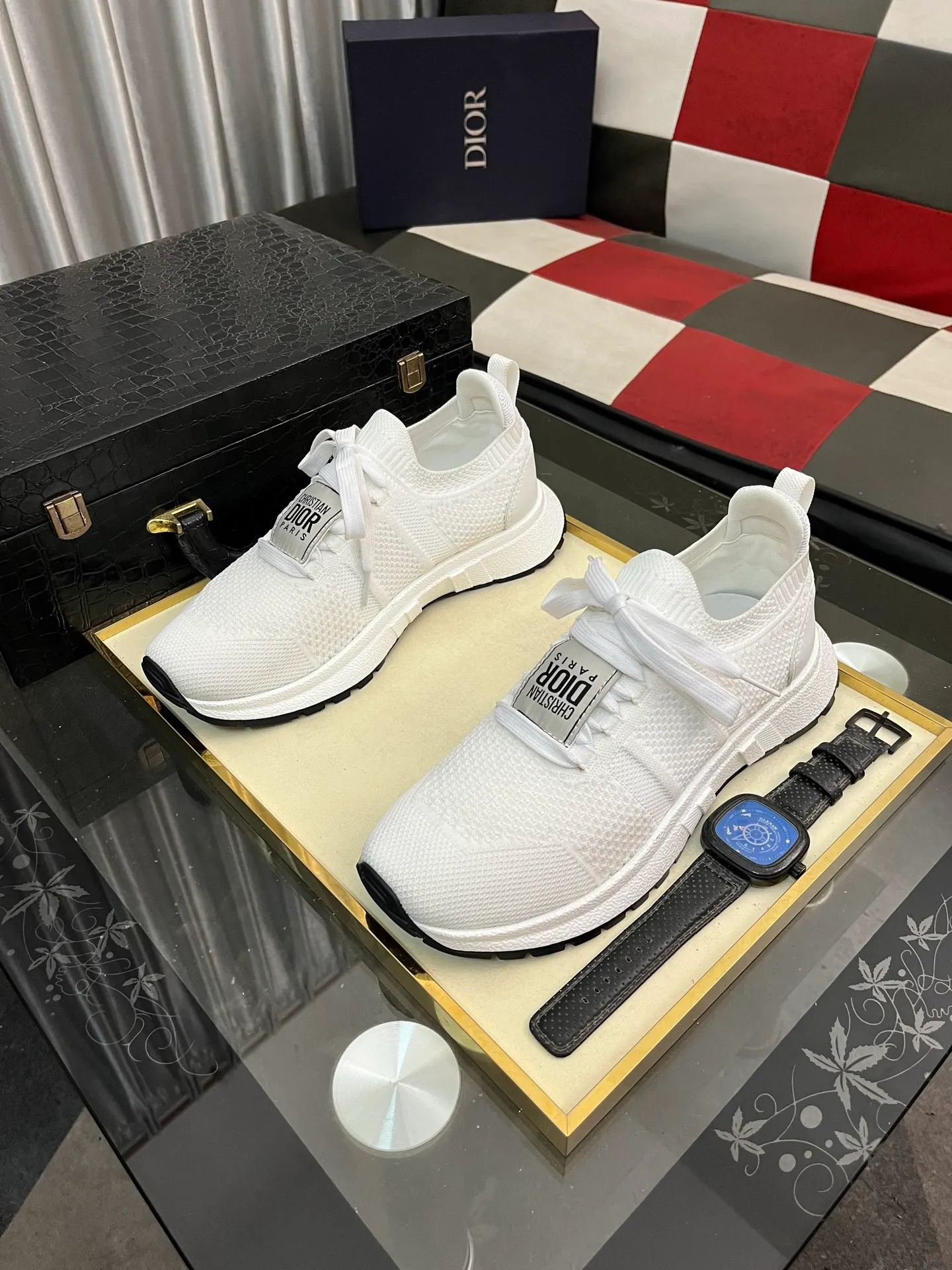 Men's men's shoes 💰400⌚️⌚️Dior unique modern style sneakers. 🏃Casual LeFou original leather😍😍 Yangli (refuses to discolor and rub feet) soles: Original soles specially provided by the original factory, super cool😍 Lace-up to bring wind when walking👍Style design ⚠️Super comfortable and wear-resistant original soles. Code number: 38-443️⃣Colors available
